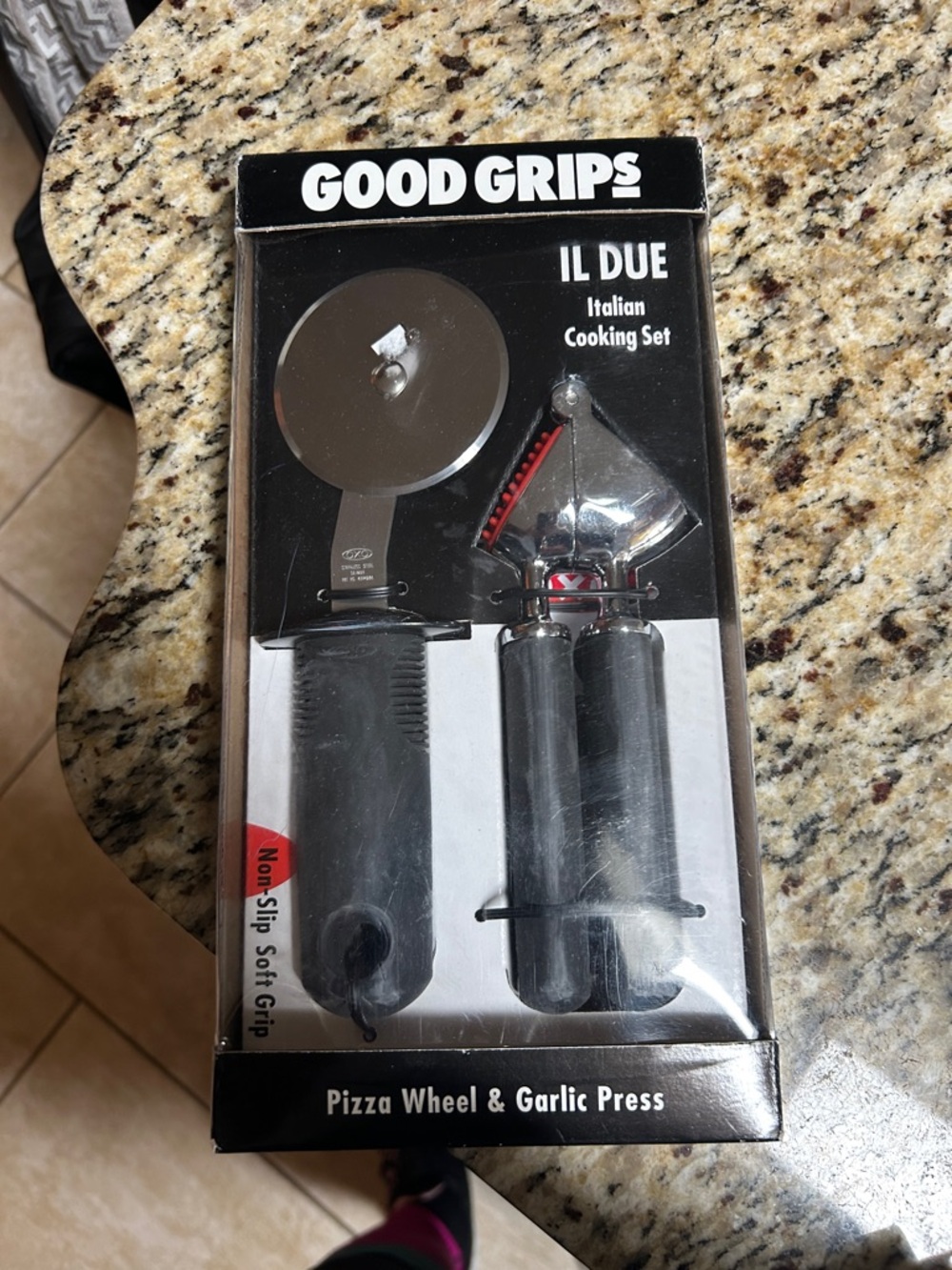 Black Pizza Wheel & Garlic Press Set